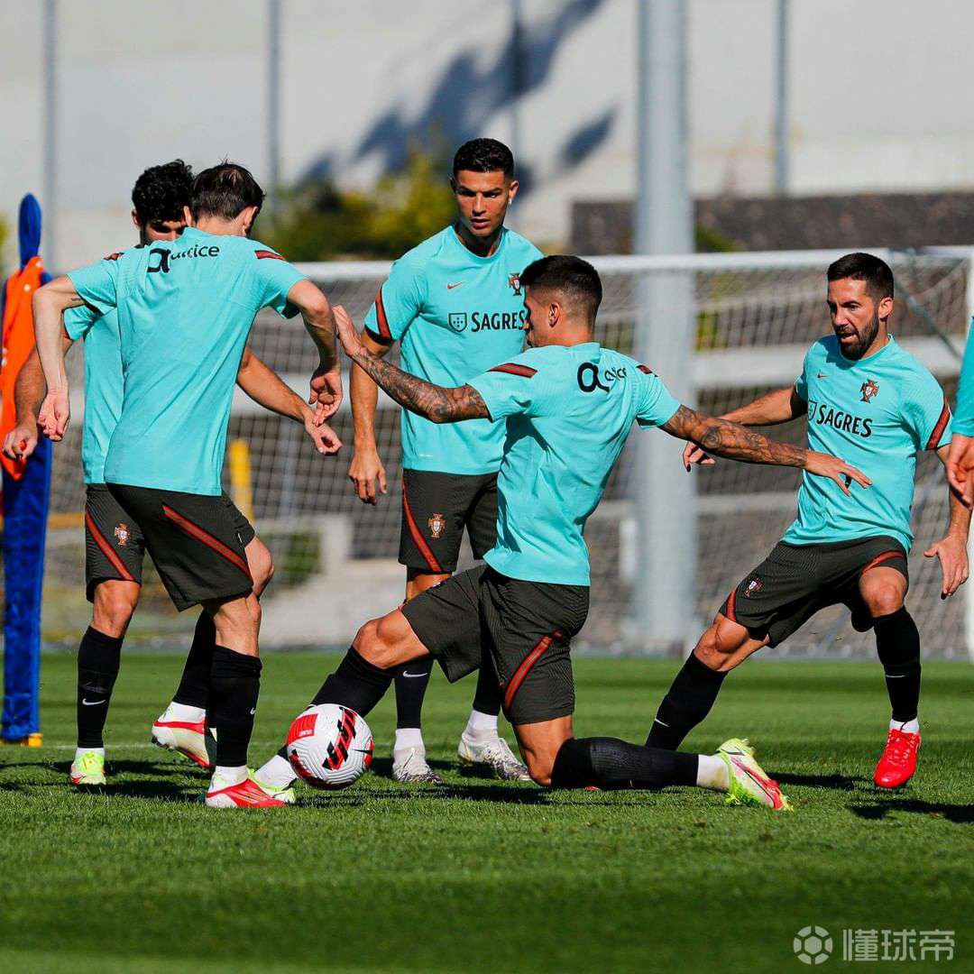 丹麦国家队积极备战下一轮比赛,冲刺晋级 丹麦国家队积极备战下一轮比赛,冲刺晋级